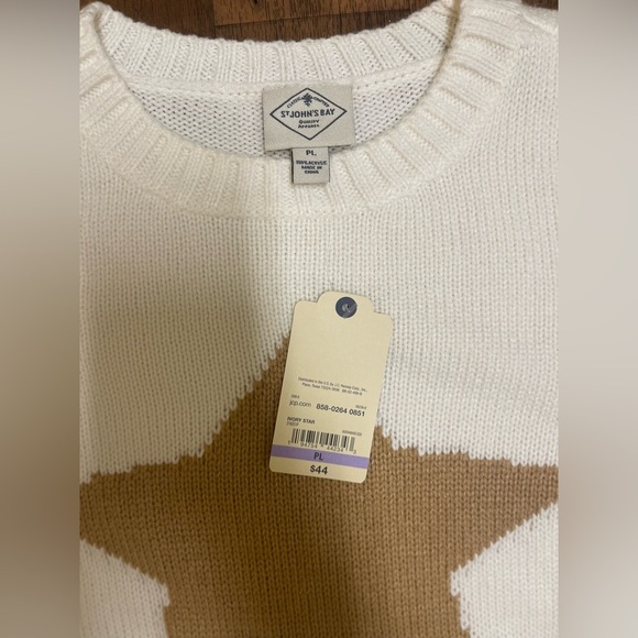 St. John's Bay Cream Sweater with Tan Star - Picture 4 of 7